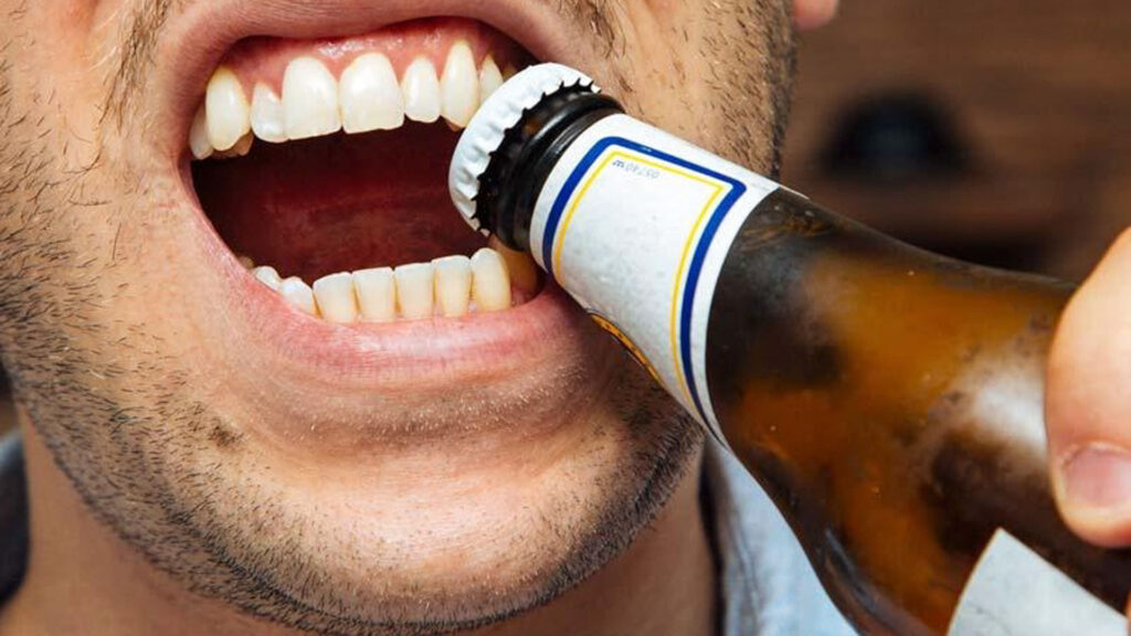 Hábitos que dañan nuestros dientes: Cómo prevenirlos